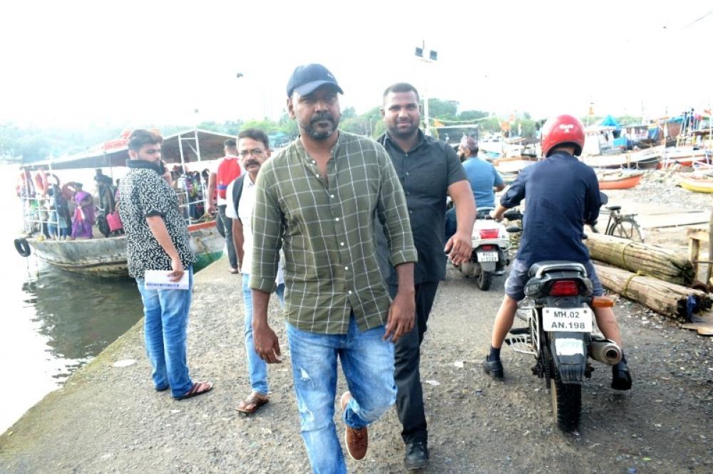 The Weekend Leader - Grateful Farmers Honour Raghava Lawrence for Donating 10 Tractors Under Maatram