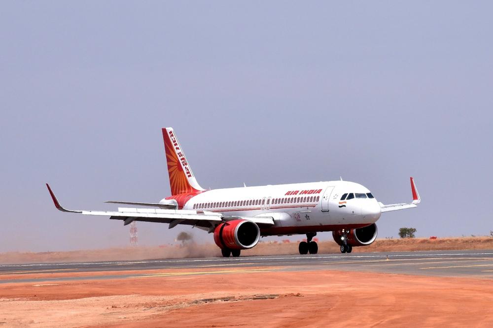 The Weekend Leader - Air India flight from Kabul leaves for Delhi with 129 passengers