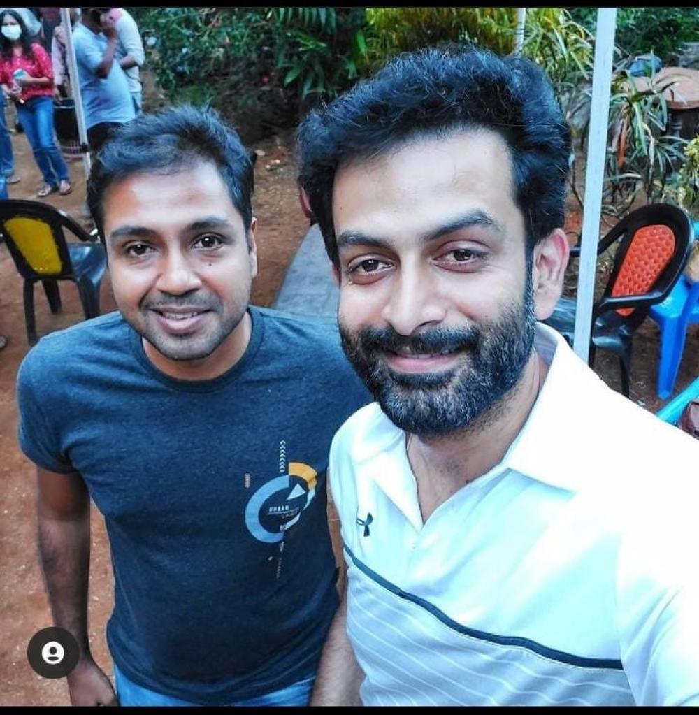 The Weekend Leader - Reassuring to have Prithviraj: 'Kuruthi' director Manu Warrier