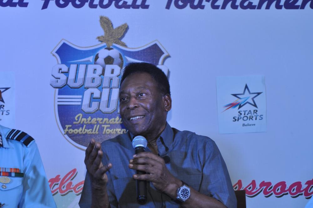 The Weekend Leader - Pele leaves intensive care post-surgery