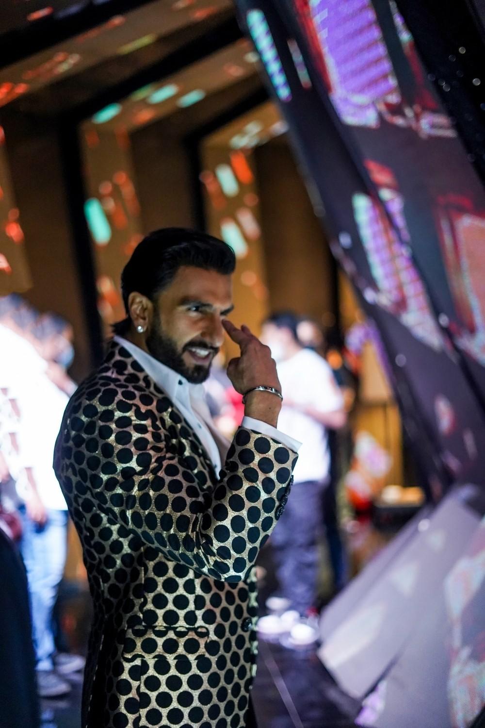 The Weekend Leader - Ranveer sings praises of Ajay-Atul for 'The Big Picture' music