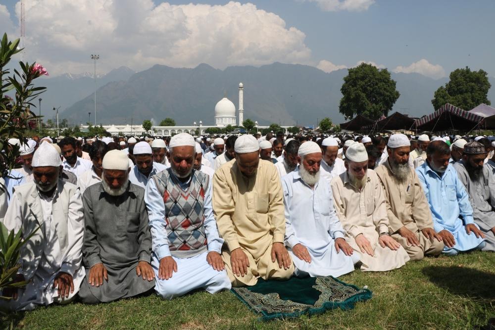 The Weekend Leader - Congregational prayers at Hazratbal after 4 months in Srinagar