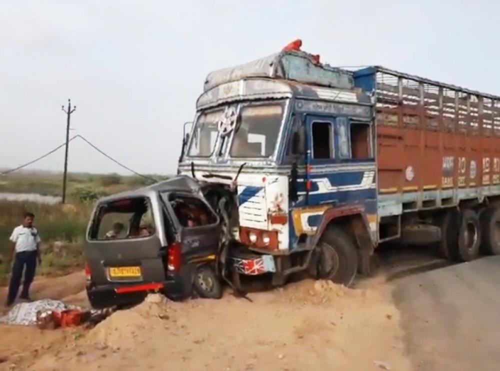 The Weekend Leader - 2 kids among 9 killed in a truck-car collision in Gujarat