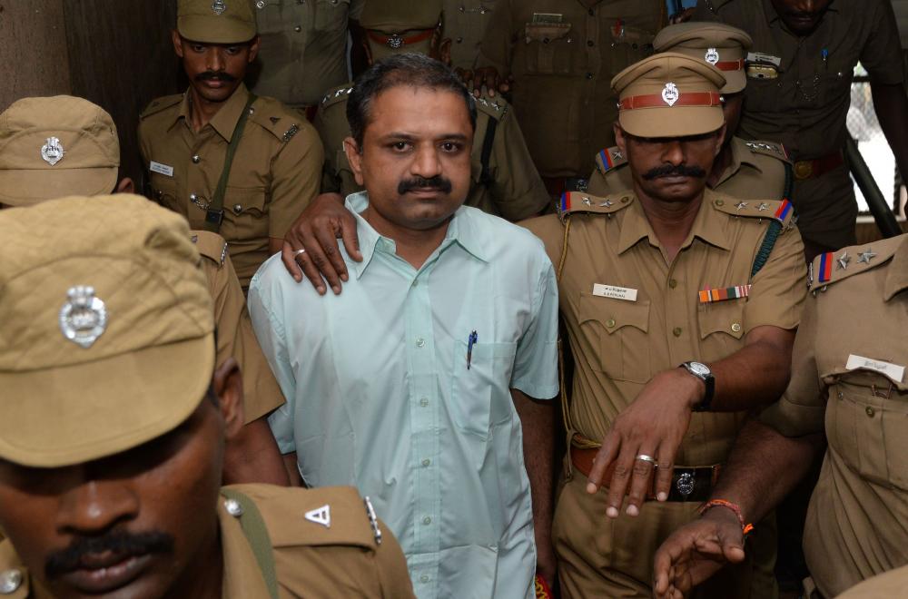 The Weekend Leader - Rajiv assassination convict Perarivalan's mother meets Stalin