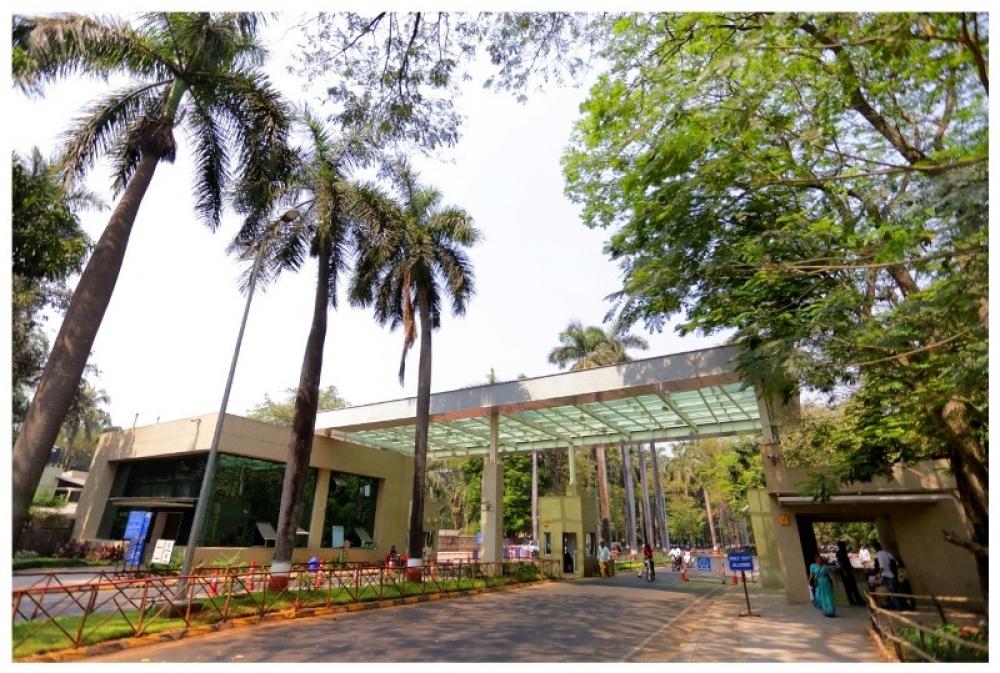 The Weekend Leader - Tea Stall Worker’s Daughter Cracks JEE, Gets Into IIT Bombay