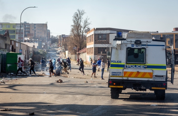 The Weekend Leader - Indian-origin residents in S.Africa arm to defend themselves