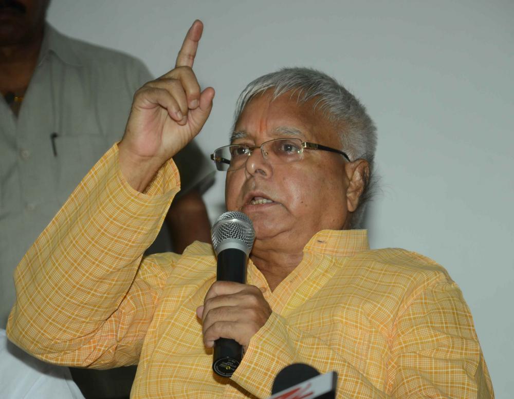 The Weekend Leader - Nitish running Rs 20K cr parallel liquor economy: Lalu Prasad