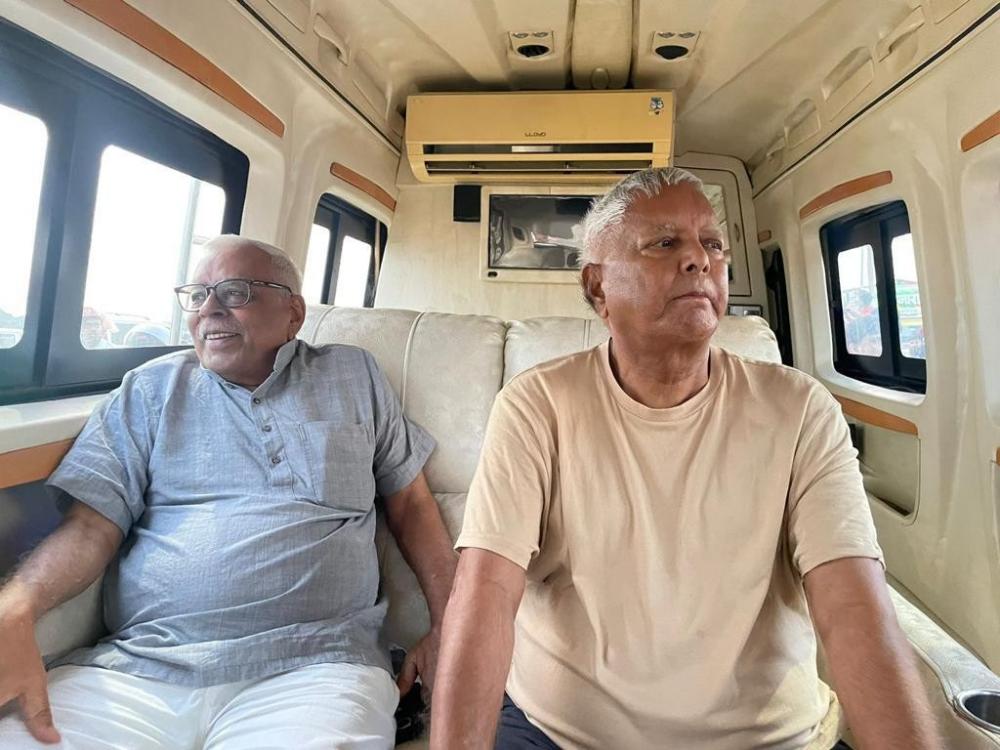The Weekend Leader - Lalu Prasad and Shivanand Tiwari Visit Patna's Marine Drive, Sending Strong Political Message