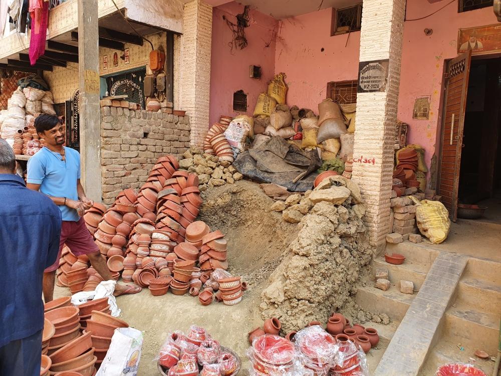 The Weekend Leader - Potters hope business booms due to Deepawali, India-China dispute