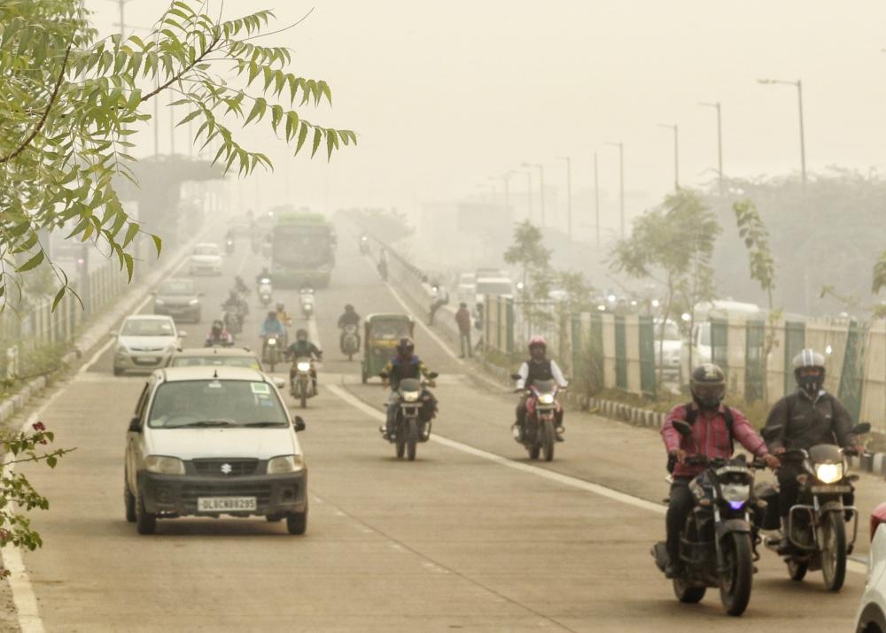 The Weekend Leader - Mercury drops to 10 degrees in Delhi; AQI 'very poor'