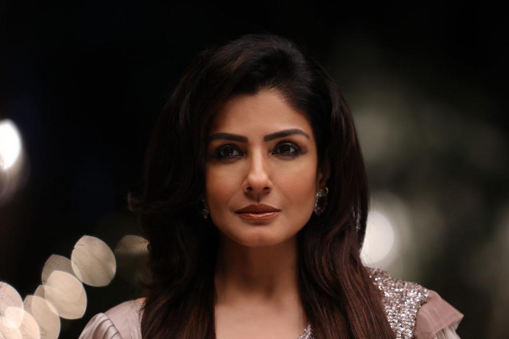 The Weekend Leader - Raveena Tandon Dazzles as Indrani Kothari in 'Karmma Calling', Reveals Fashion Secrets