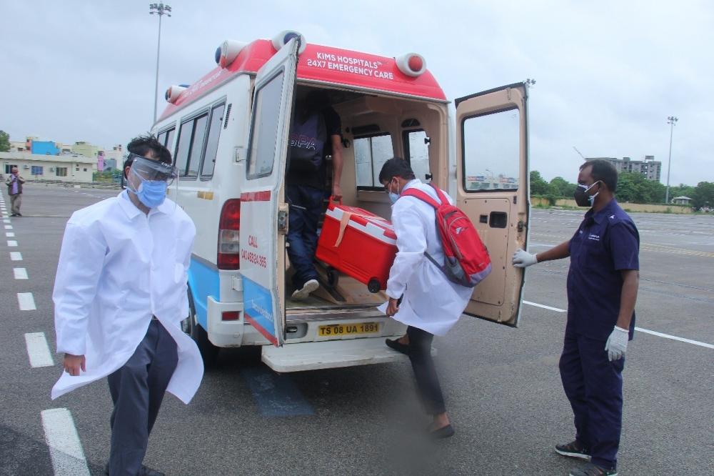 The Weekend Leader - Lung transported from Pune to Hyderabad in one hour saves life  