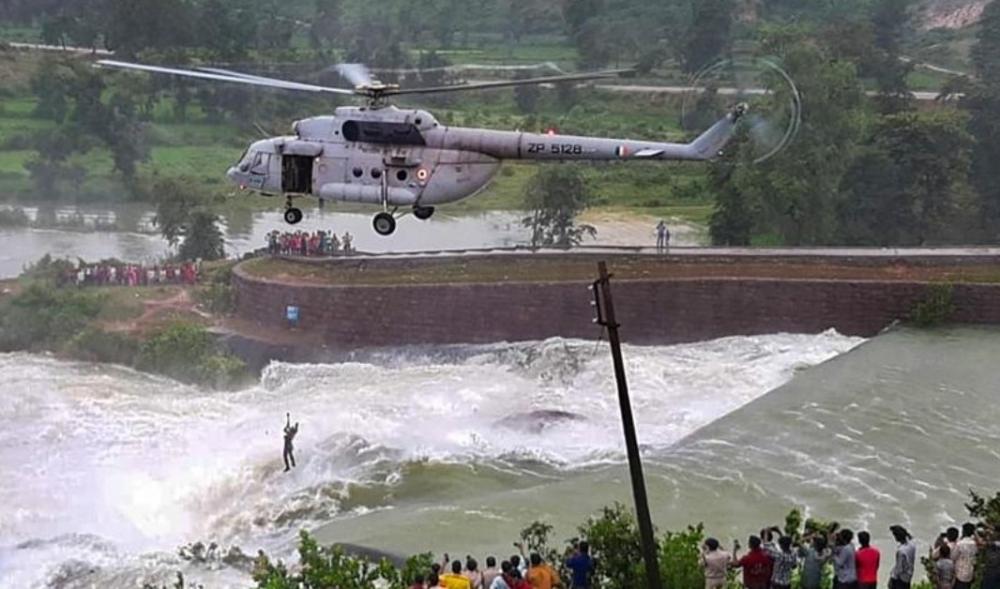 The Weekend Leader - IAF chopper crew rescue man stuck in dam water for 16 hrs