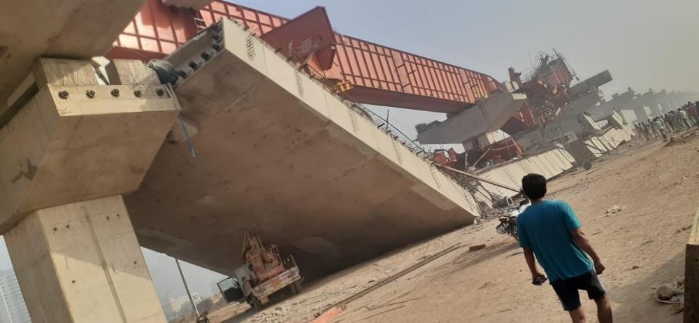 The Weekend Leader - Portion of under-construction flyover crashes in Mumbai, 14 injured