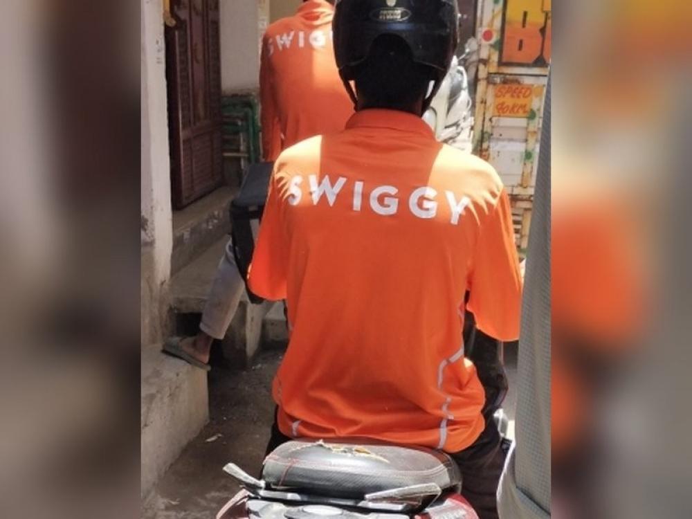 The Weekend Leader - Swiggy Under Fire After Vegetarian Customer Receives Non-Veg Order