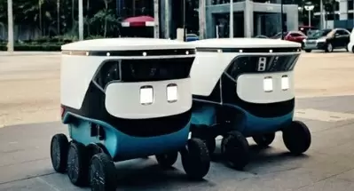 Uber partners with Cartken to use sidewalk robots for food deliveries
