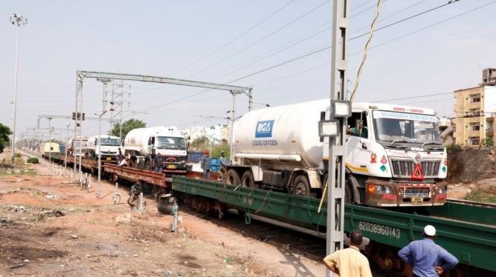 The Weekend Leader - ﻿Amid Tauktae, Railways loads 168 MT LMO from Guj for Delhi, Andhra