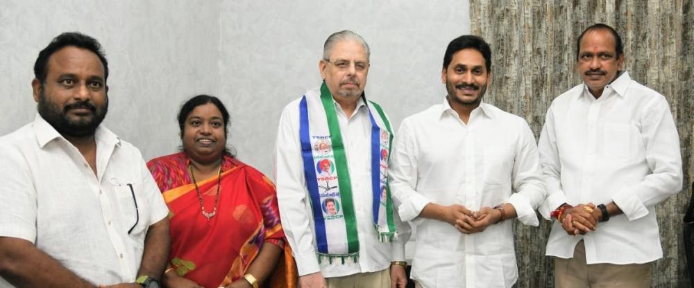 The Weekend Leader - Former TDP MLA Philip C. Tocher joins YSRCP