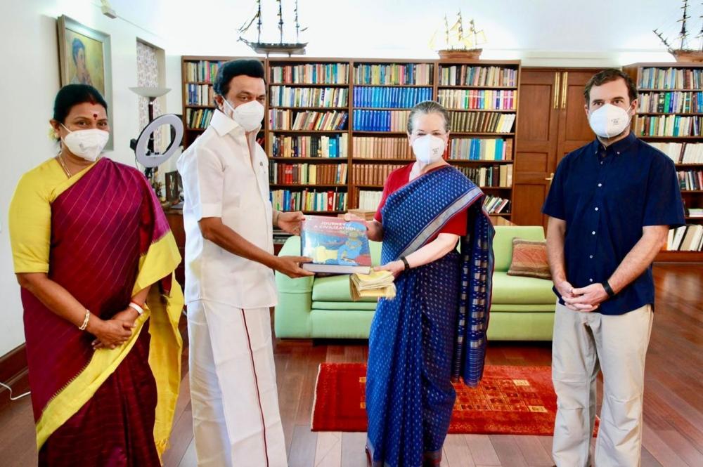 The Weekend Leader - TN CM Stalin meets Sonia, Rahul