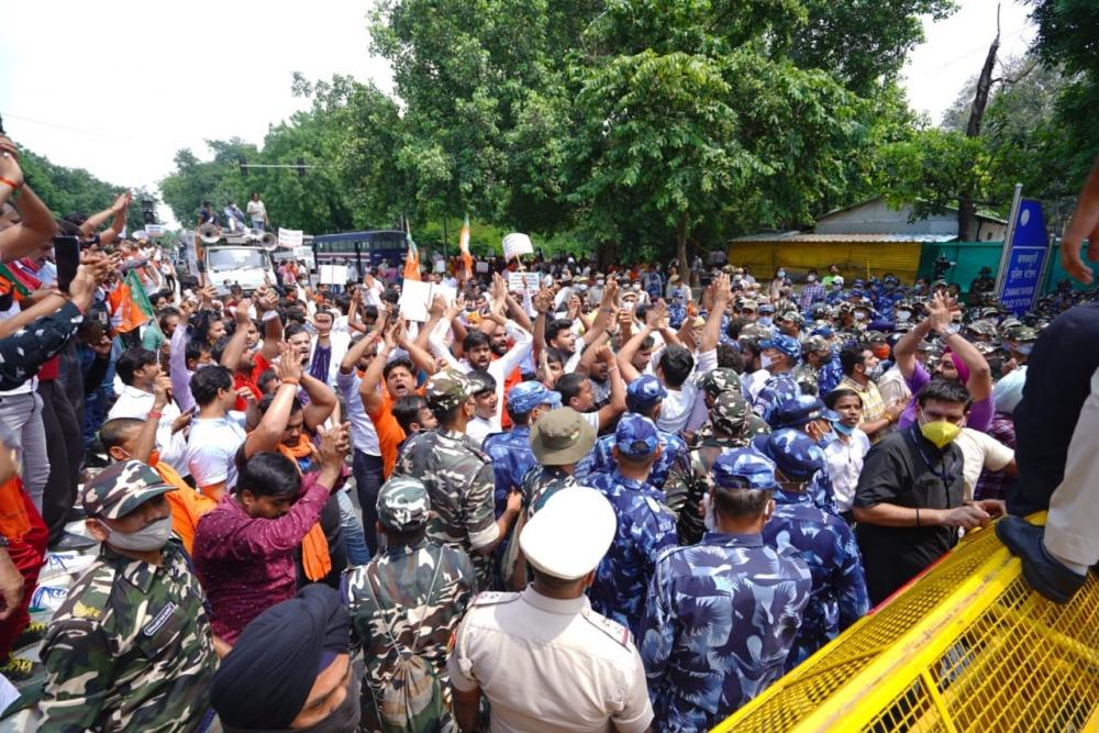 The Weekend Leader - BJP holds protest near Pak High Commission against vandalisation of Ranjit Singh's statue