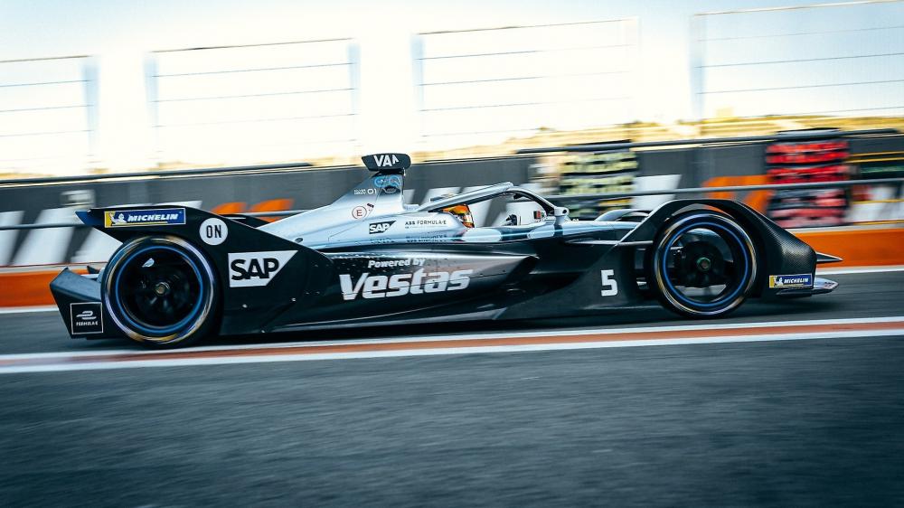 The Weekend Leader - Mercedes to bid goodbye to Formula E after 2022
