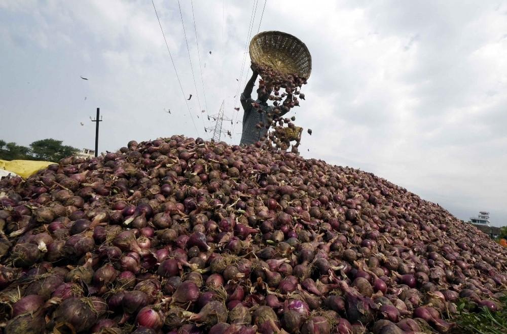 The Weekend Leader - Cong MP demands removal of ban on onion exports