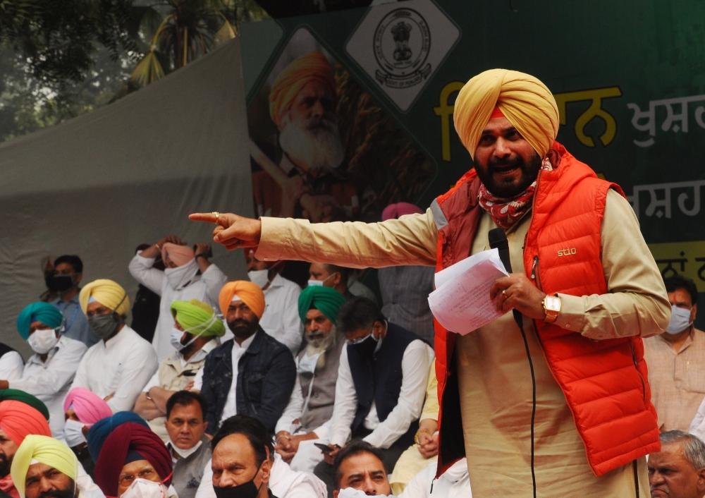 The Weekend Leader - Sidhu anti-national', Amarinder says he will fight move to make him CM