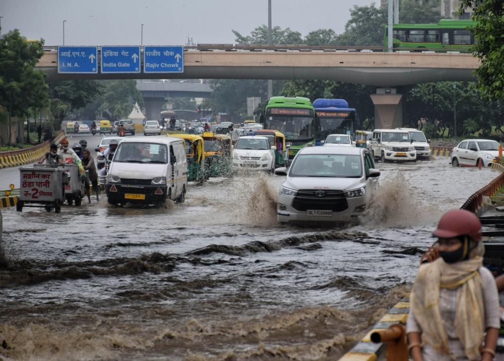 The Weekend Leader - Overnight rainfall causes waterlogging in Delhi-NCR