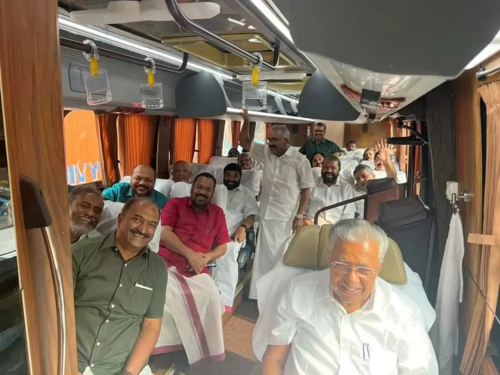 The Weekend Leader - Kerala CM Pinarayi Vijayan Launches Statewide Bus Tour Amidst Criticism