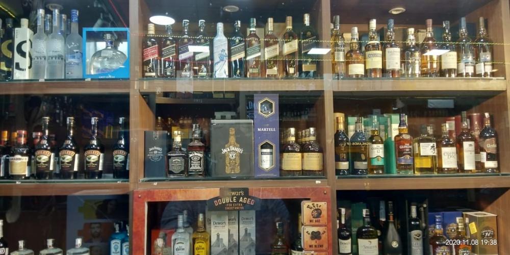 The Weekend Leader - MP allows liquor sale at airports and supermarkets, cuts prices by 20%