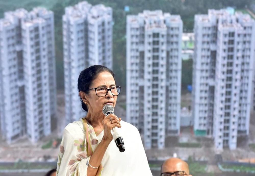 The Weekend Leader - Mamata vs Himanta: War of Words Erupts Over Bengali Language Rights in Assam