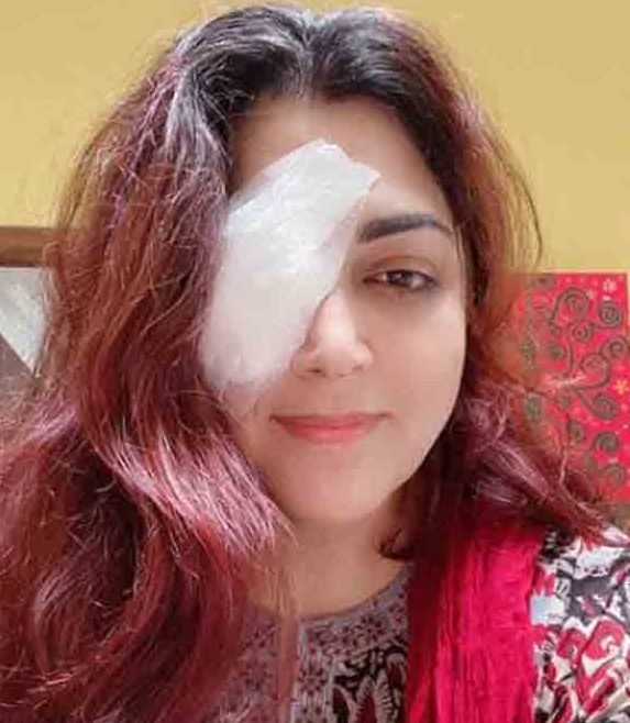 The Weekend Leader - Khushbu Sundar undergoes eye surgery