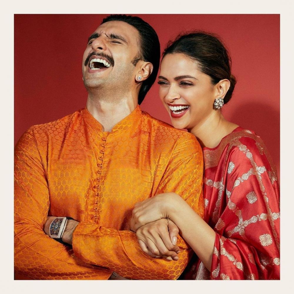 The Weekend Leader - Queen' Deepika crashes Ranveer Singh's chat with fans