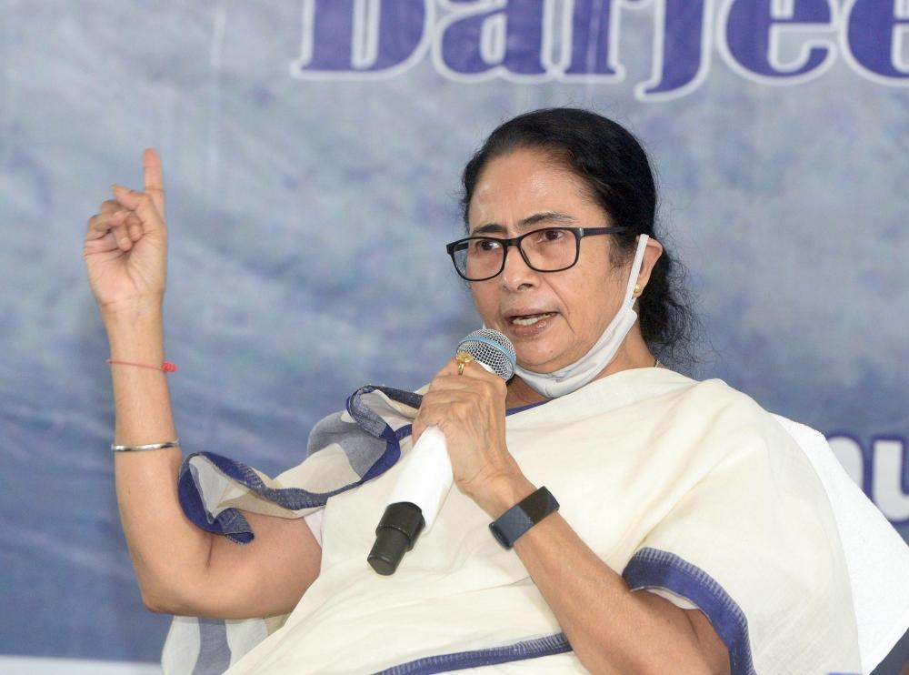 The Weekend Leader - Mamata Banerjee congratulates farmers on their victory