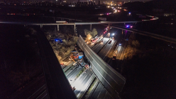 The Weekend Leader - 4 dead, 8 injured after ramp bridge collapses in China