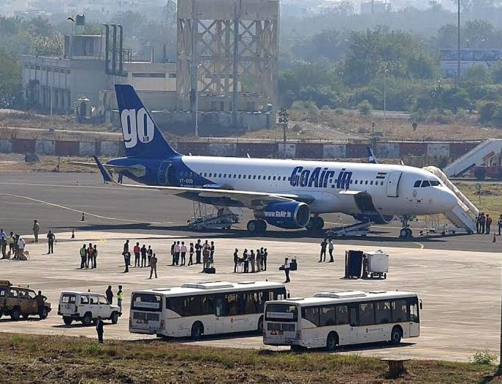 The Weekend Leader - GoAir makes history with 1st Srinagar night flight