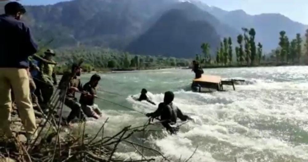 The Weekend Leader - ﻿Army saves 2 persons from drowning in Kashmir