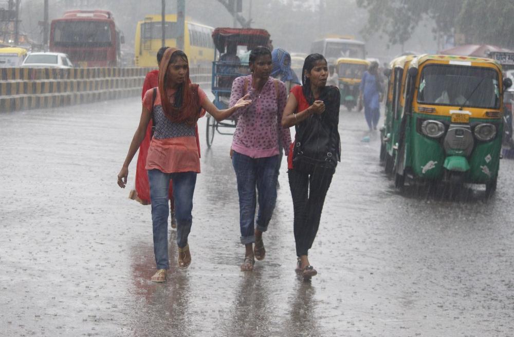 The Weekend Leader - Rainwater inundates Covid facility in Gurugram