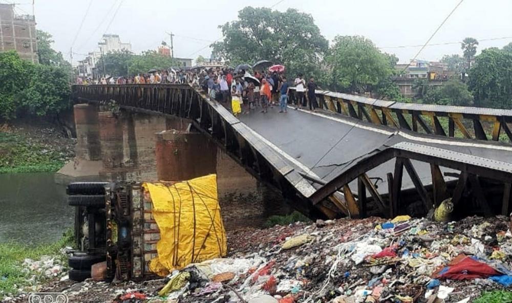 The Weekend Leader - ﻿Over 130-year-old road bridge in Patna collapses amid rain