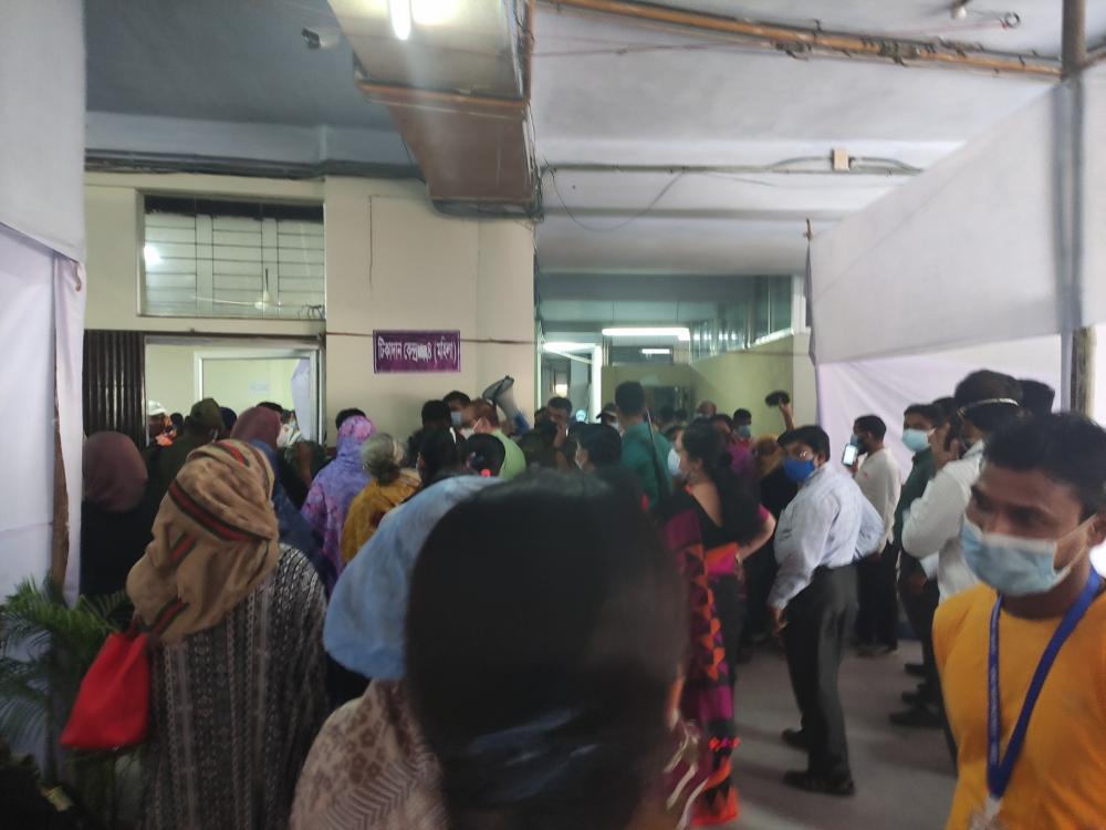 The Weekend Leader - B'desh resumes Covid inoculation with Chinese vax