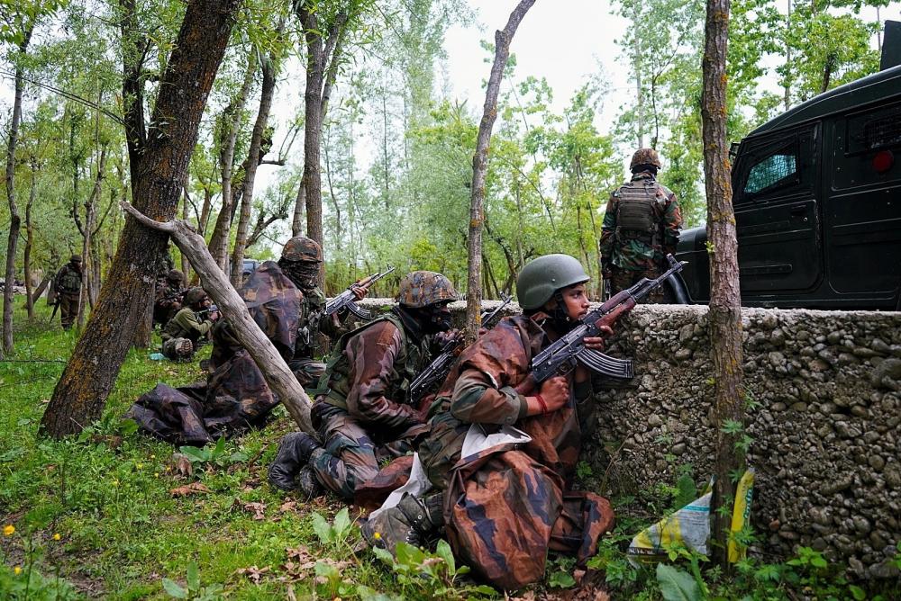 The Weekend Leader - 2 terrorists killed in gunfight in J&K's Pulwama