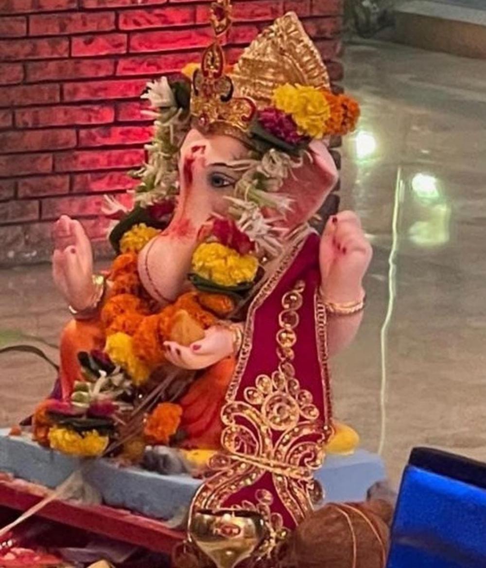 The Weekend Leader - SRK bids farewell to 'Ganpati Bappa