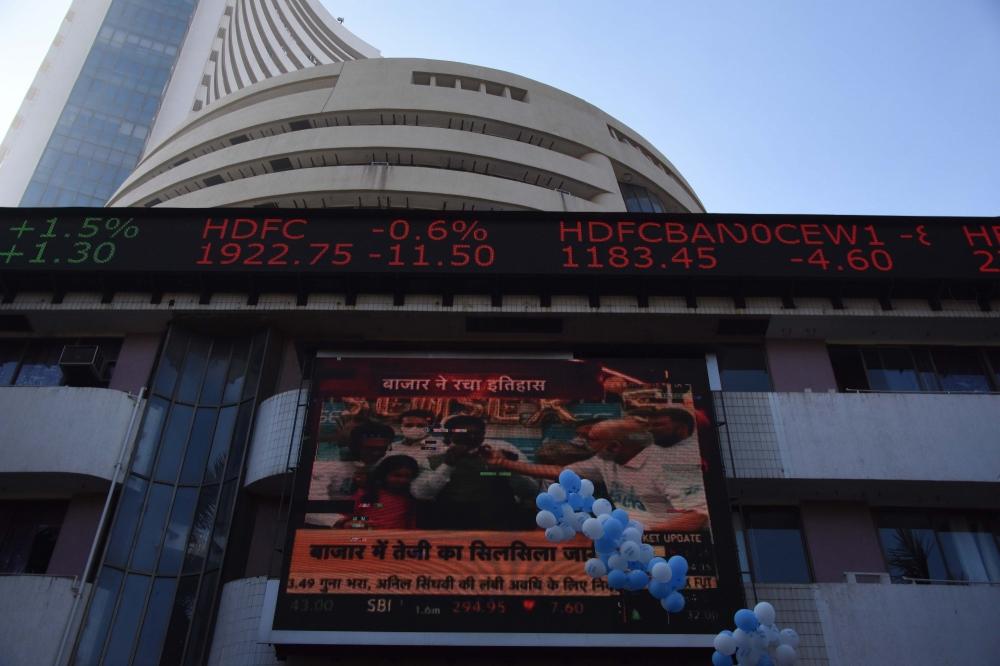 The Weekend Leader - Sensex, Nifty swing amid global cues; fall sharply after rise