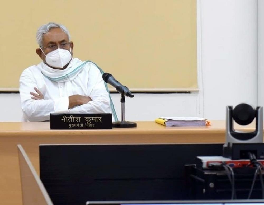 The Weekend Leader - Nitish Kumar slams Manjhi for comments on liquor ban