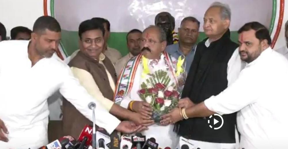 The Weekend Leader - Veteran BJP Leader Prahlad Gunjal Joins Congress, Set to Contest Against Om Birla