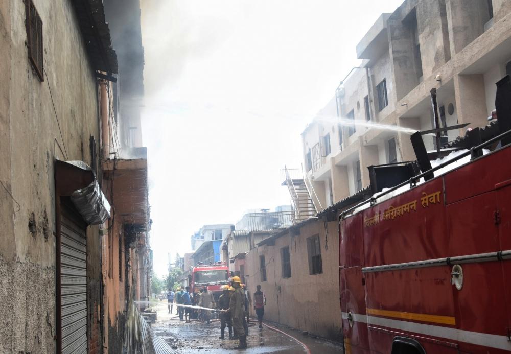The Weekend Leader - Fire in Delhi shoe factory under control, 4-6 workers said to be missing