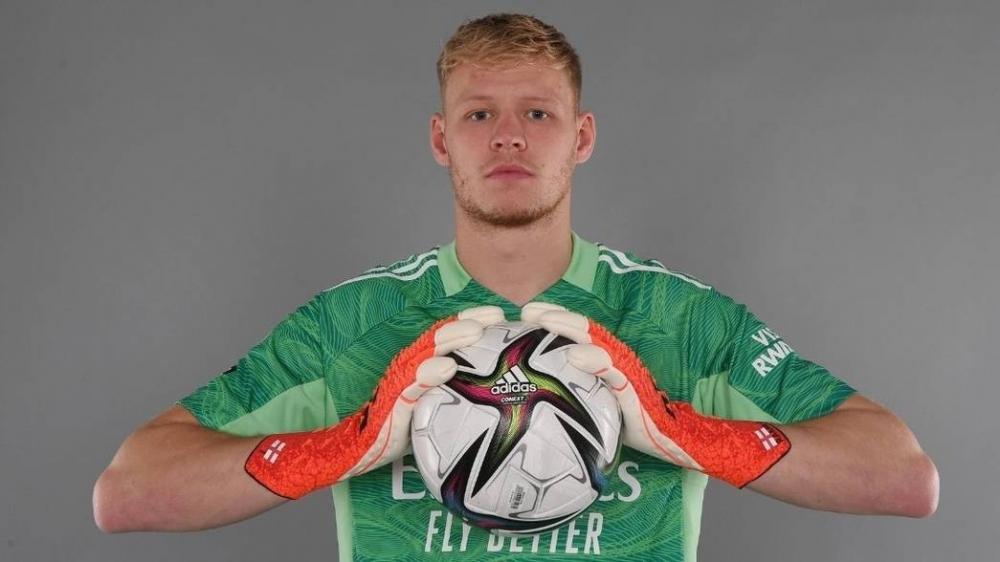 The Weekend Leader - Arsenal sign goalkeeper Aaron Ramsdale on long-term deal