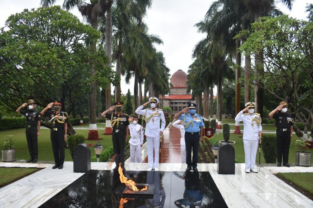 The Weekend Leader - Chiefs of army, navy, air force visit alma mater in Pune