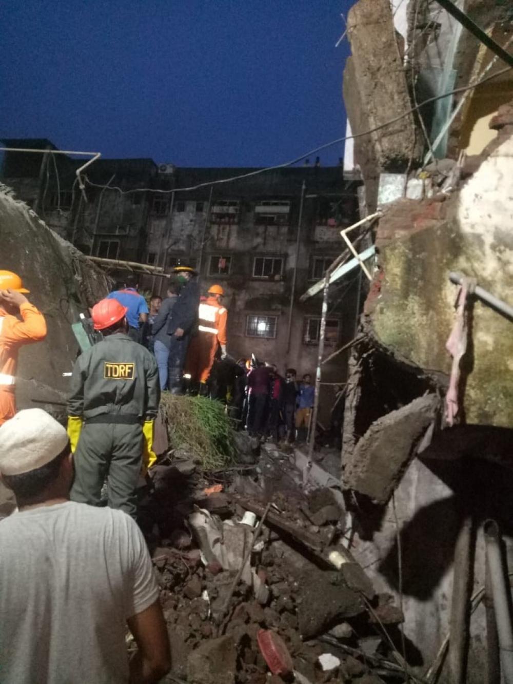 The Weekend Leader - 7 killed in Thane building collapse