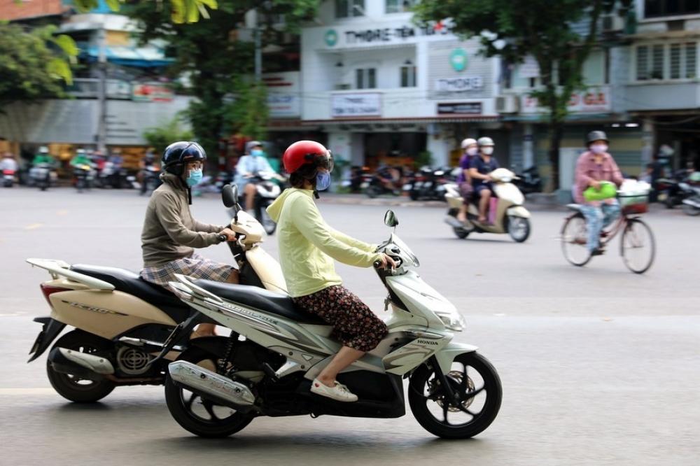 The Weekend Leader - Non-essential services resume in Hanoi
